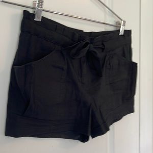 BCBG  linen tie front shorts size 4